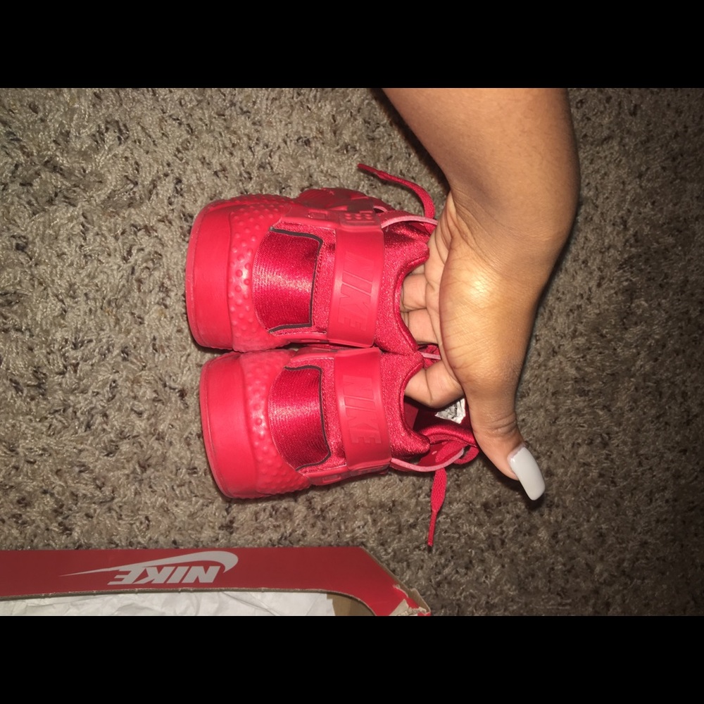 Red Huraches - Picture 3 of 4